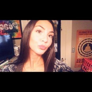 Meet your Posher, Danielle